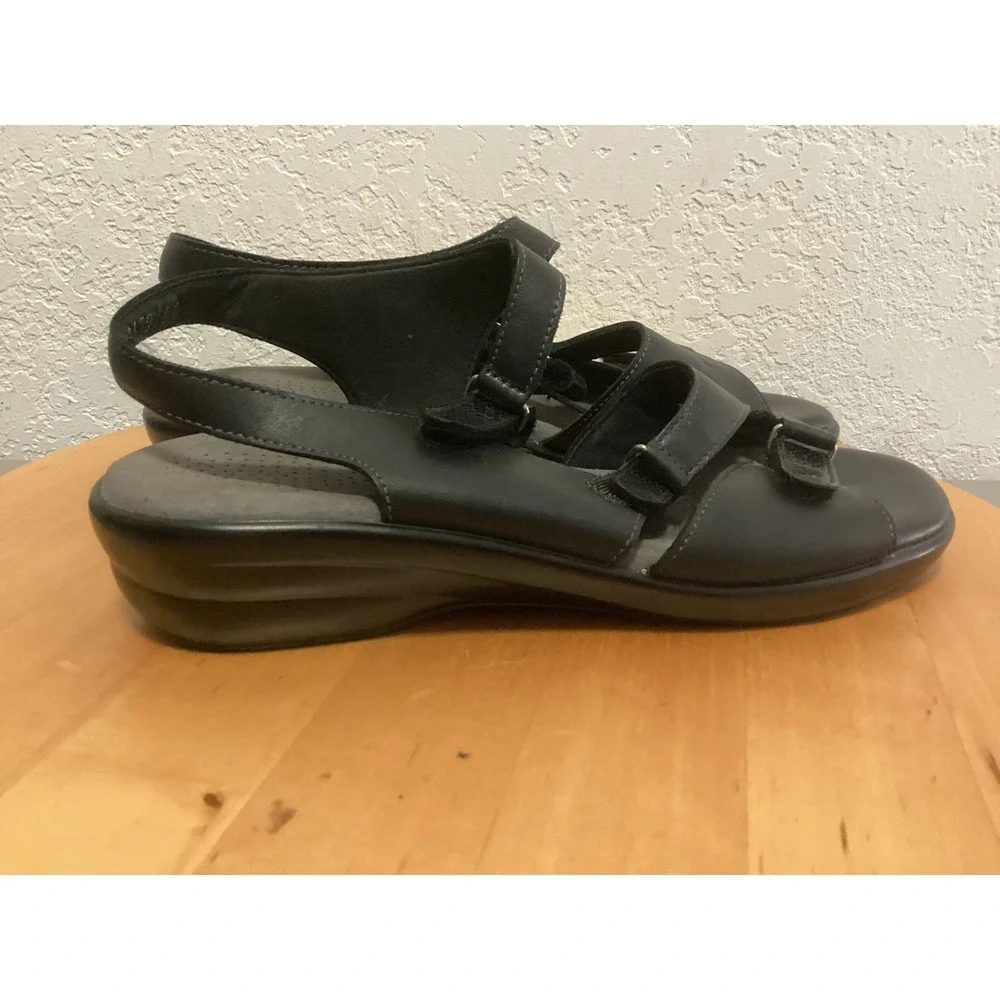 SAS Sandals Womens 8.5 M Black Leather Adjustable Straps Tripad Comfort Walking